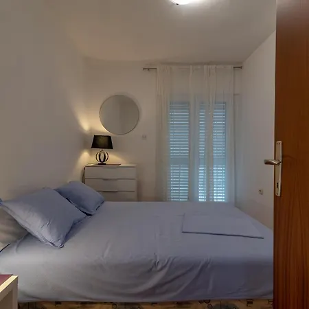 公寓 Duje 特罗吉尔